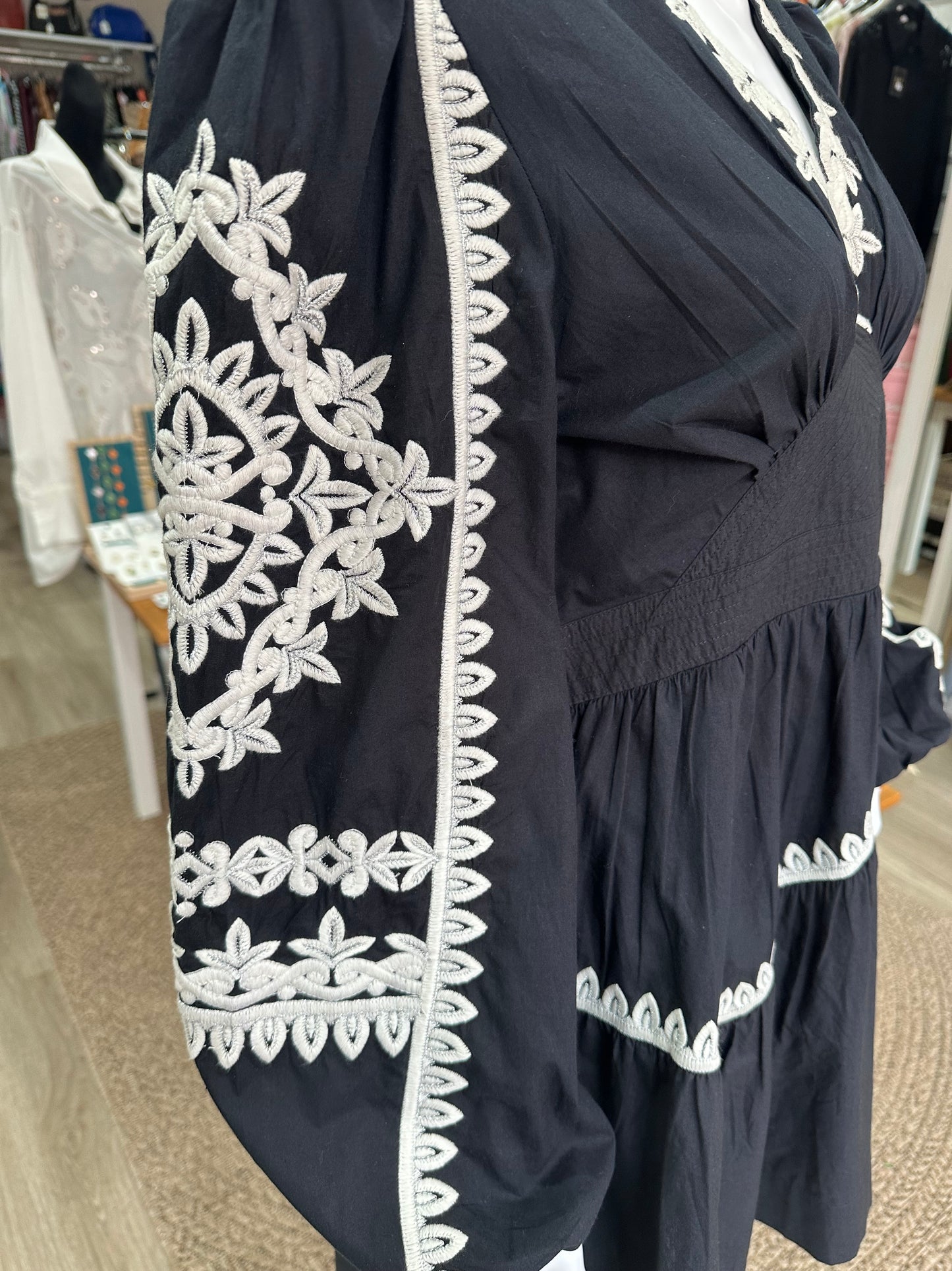 Black & white embroidered detail puff sleeve dress