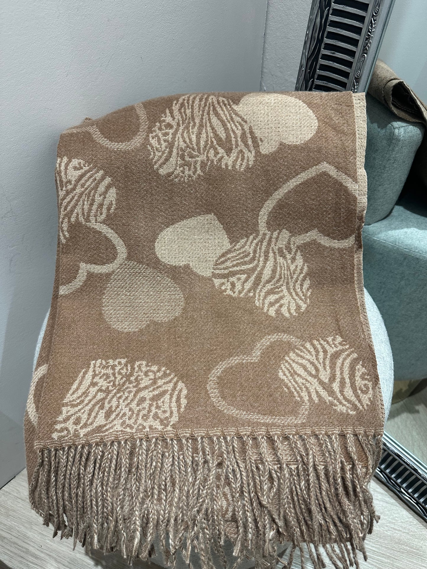 Camel heart detail reversible scarf with fringe