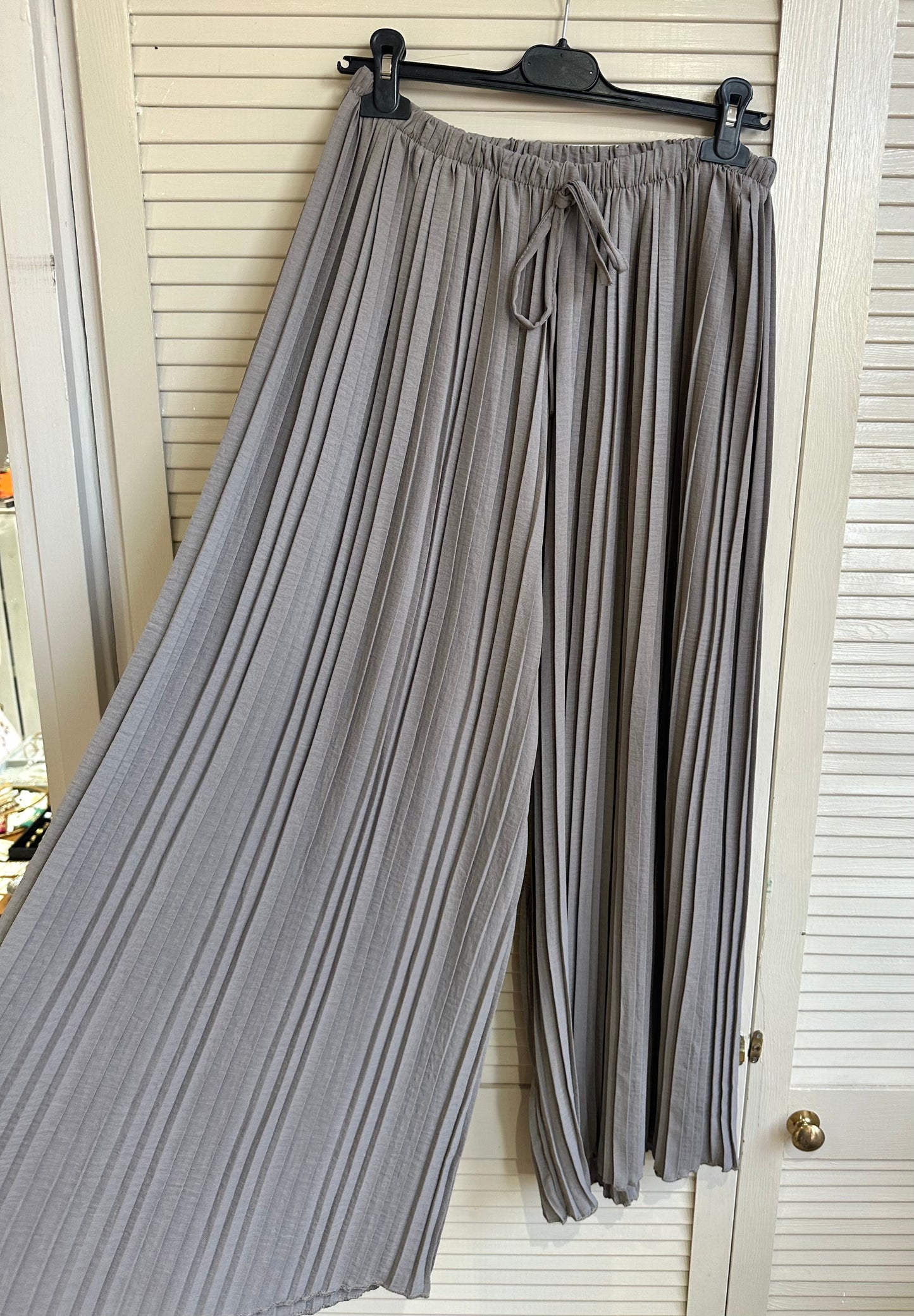 Super wide leg pleated trousers with drawstring waist - Taupe