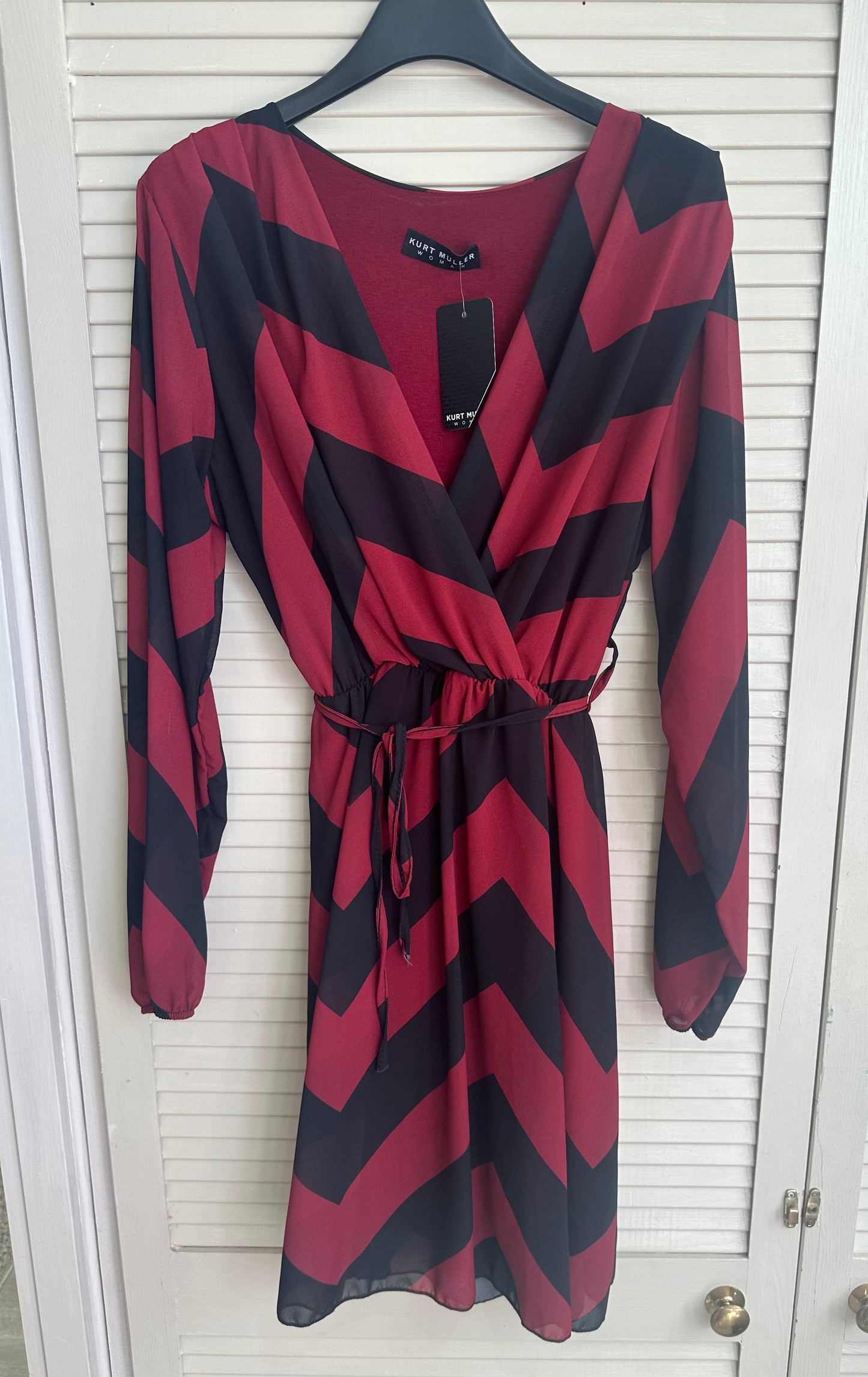 Burgundy and black long sleeve tie waist dress