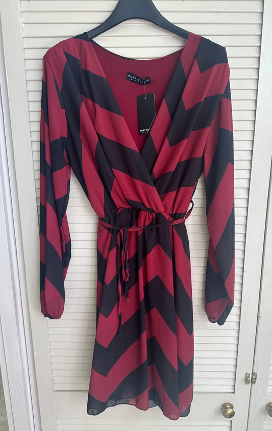 Burgundy and black long sleeve tie waist dress