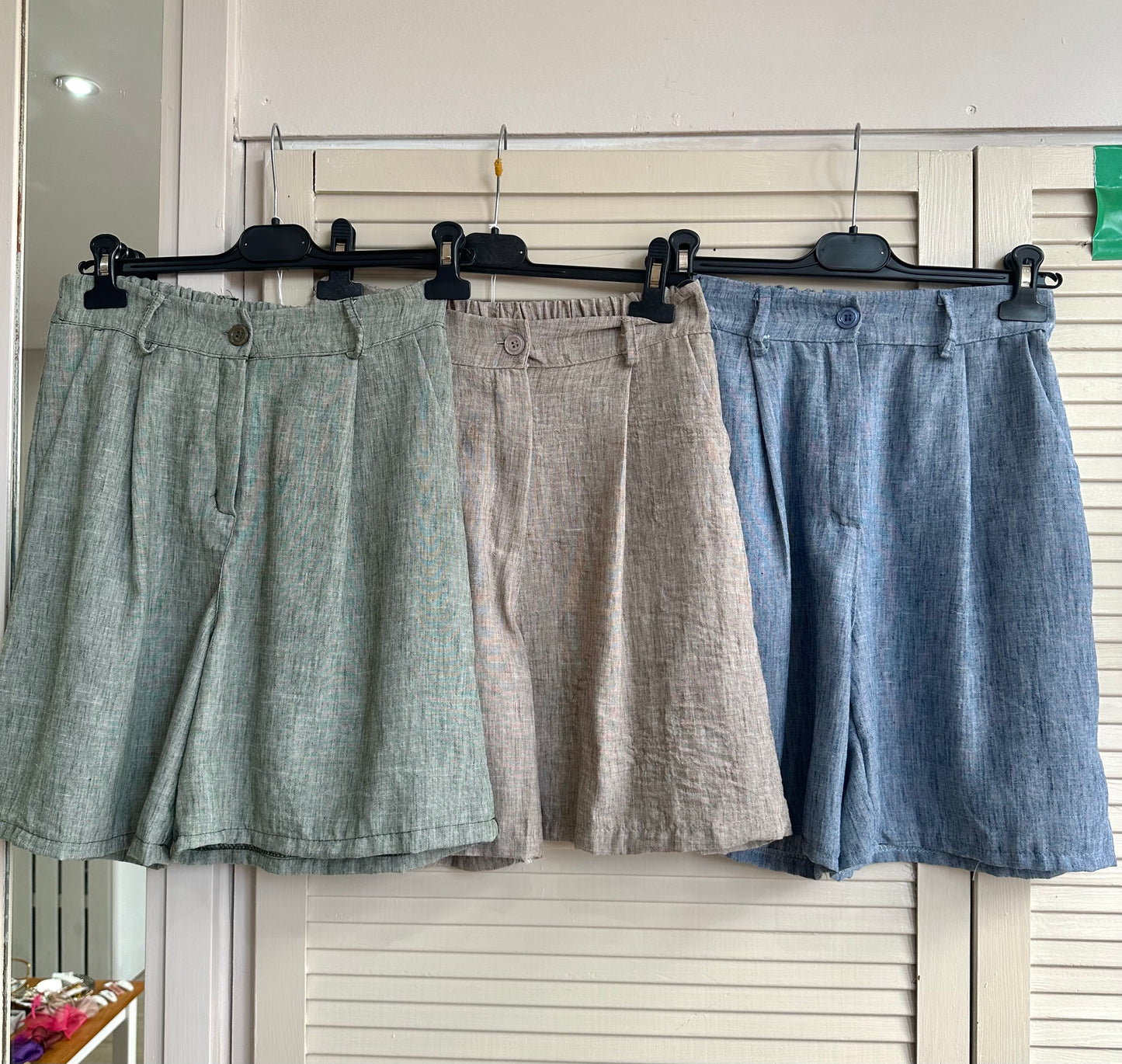 linen look elasticated shorts - Blue, green, taupe