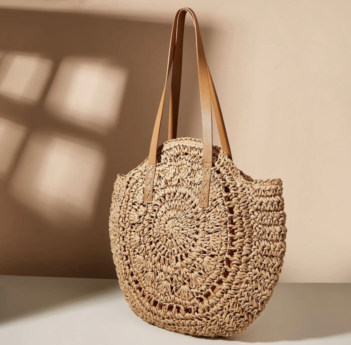 Round straw beach bag - camel