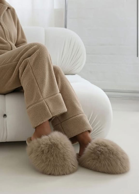 Extra voluminous faux fur slippers - Taupe
