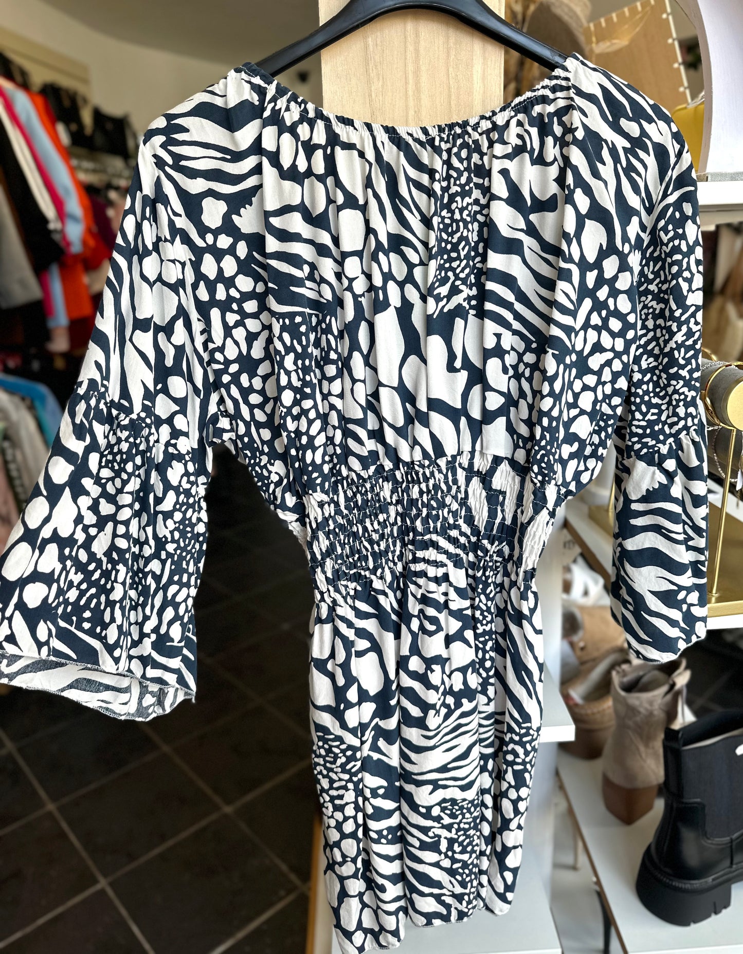 Printed flared sleeve shirred top - Navy