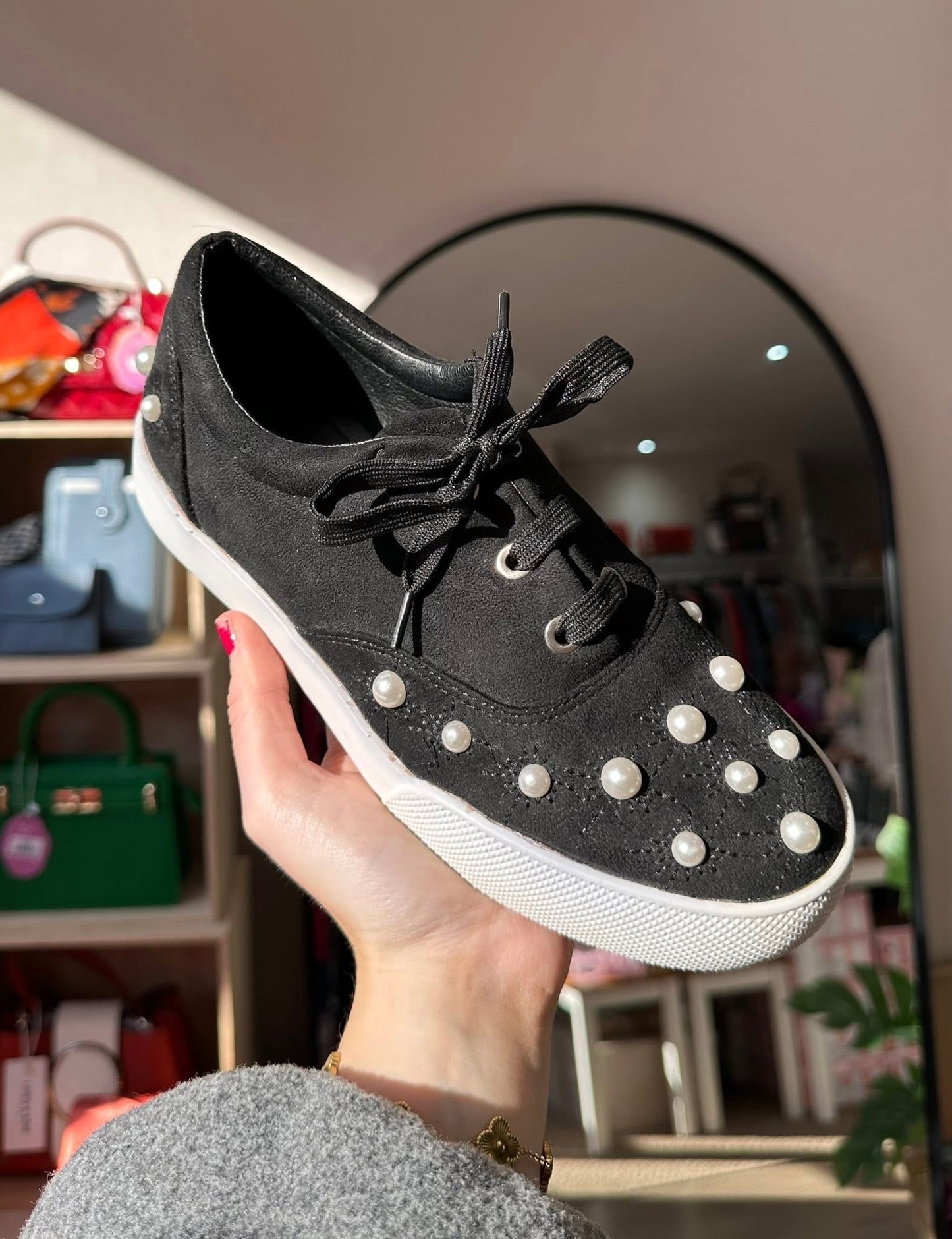 Black Pearl detail trainers