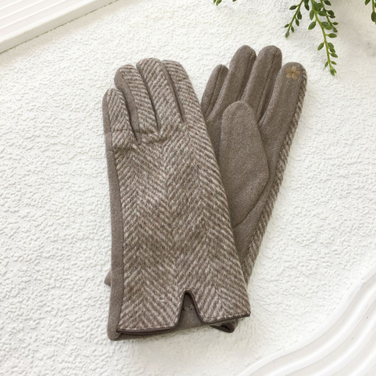 Classic herringbone detail gloves – Mocha