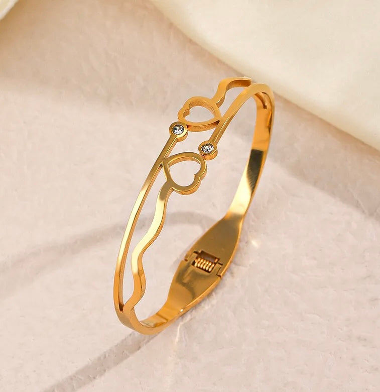 Heart detail gold plated stainless steel bangle