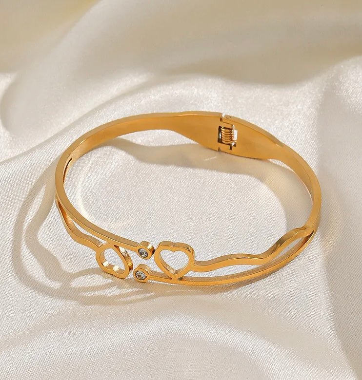 Heart detail gold plated stainless steel bangle