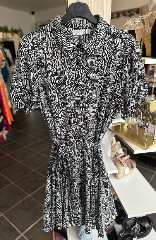 Black printed puff sleeve belted dress