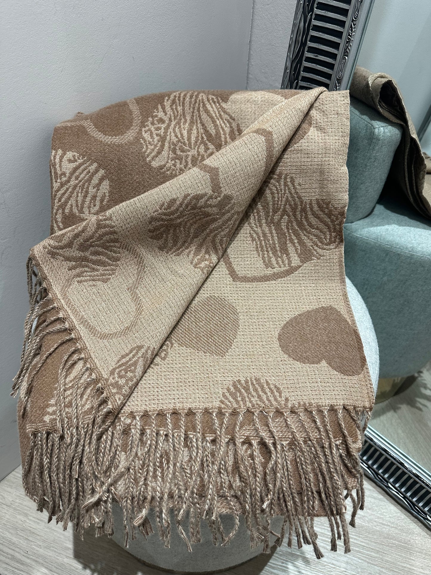 Camel heart detail reversible scarf with fringe