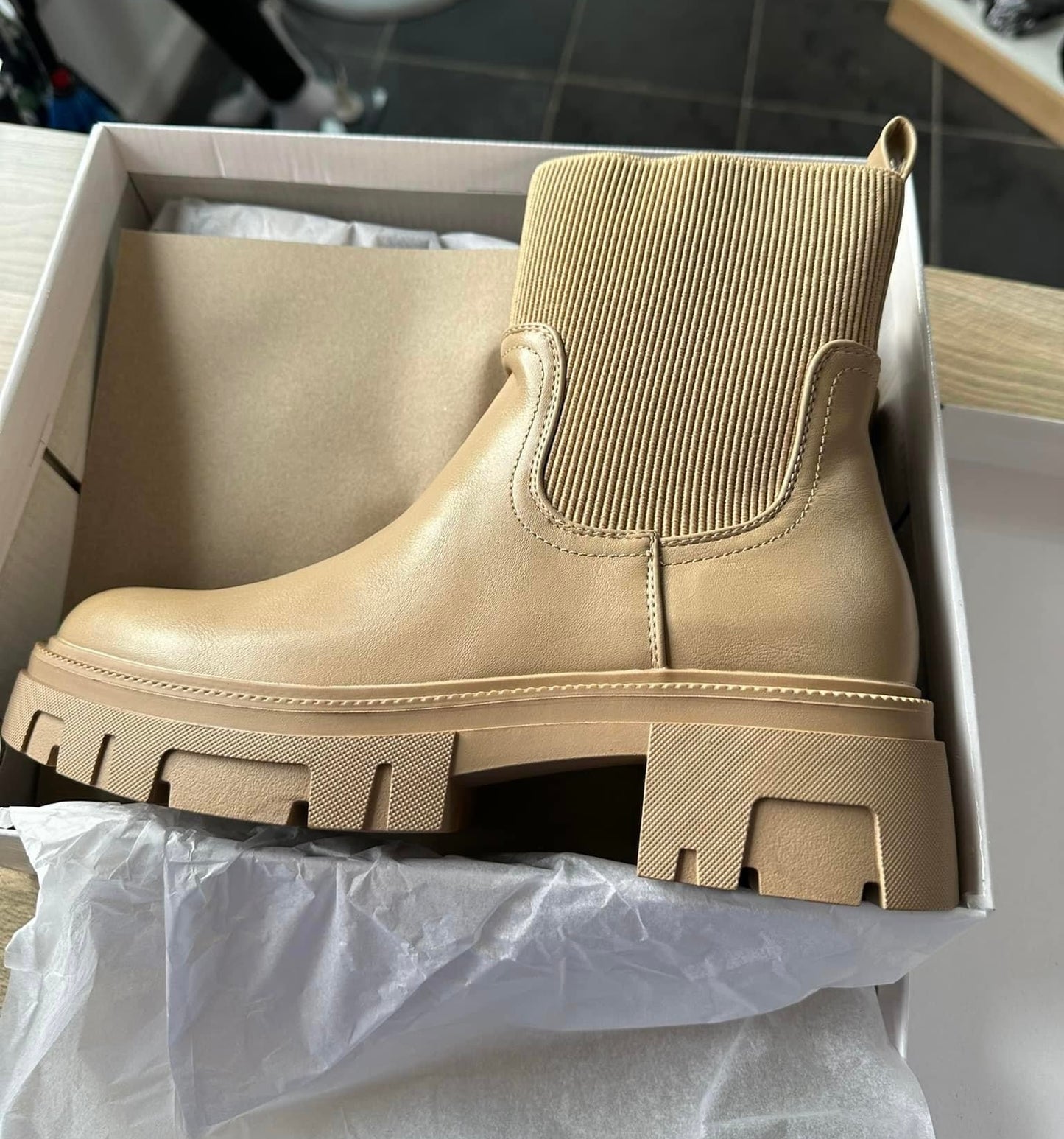 Beige ribbed detail boots