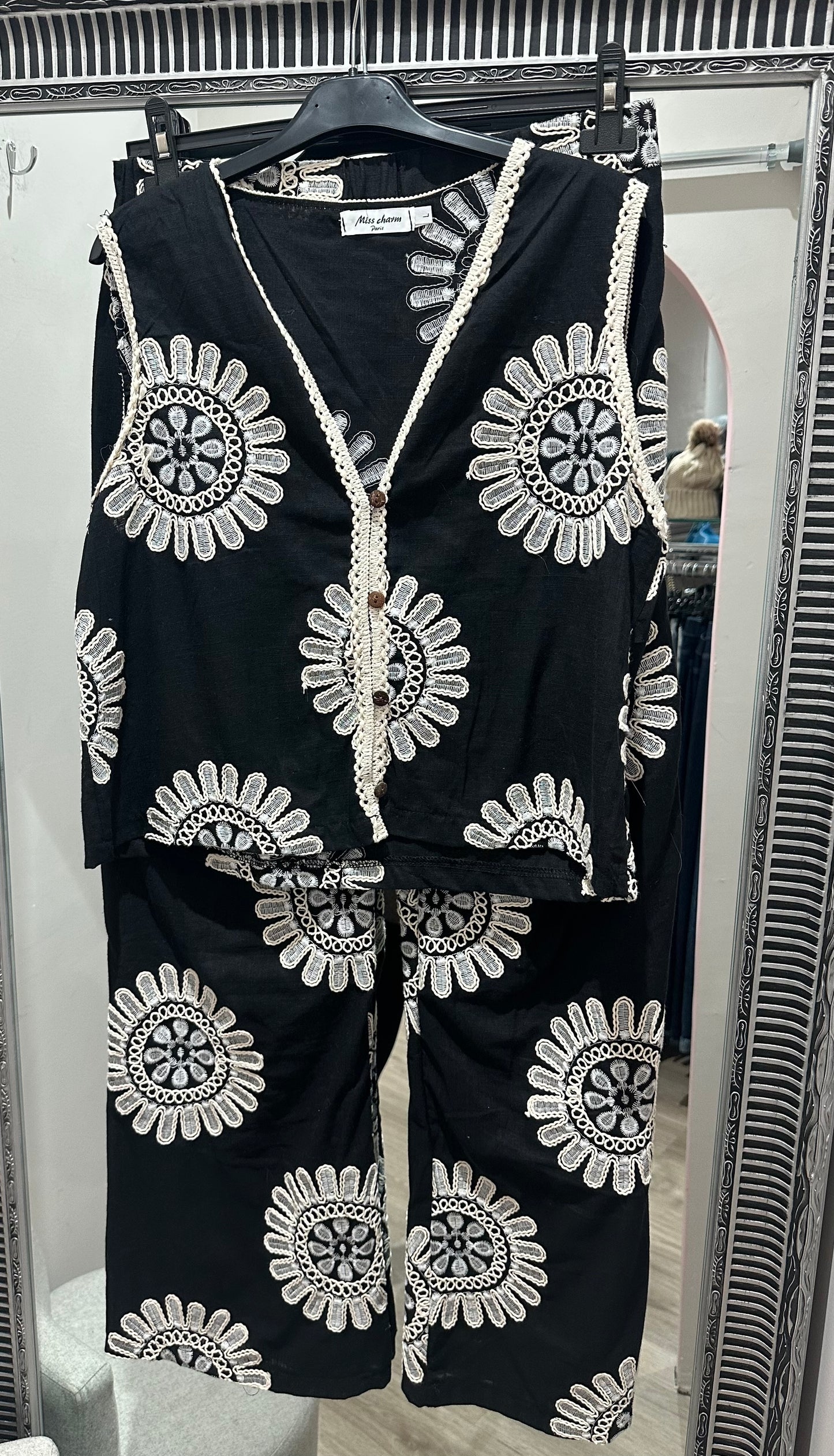 Flower embroidery detailed waist coat and high waist trouser two piece